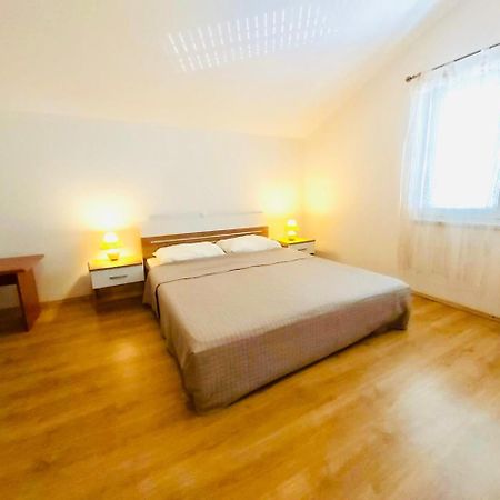 Rooms Viskic Rab Town Exterior photo